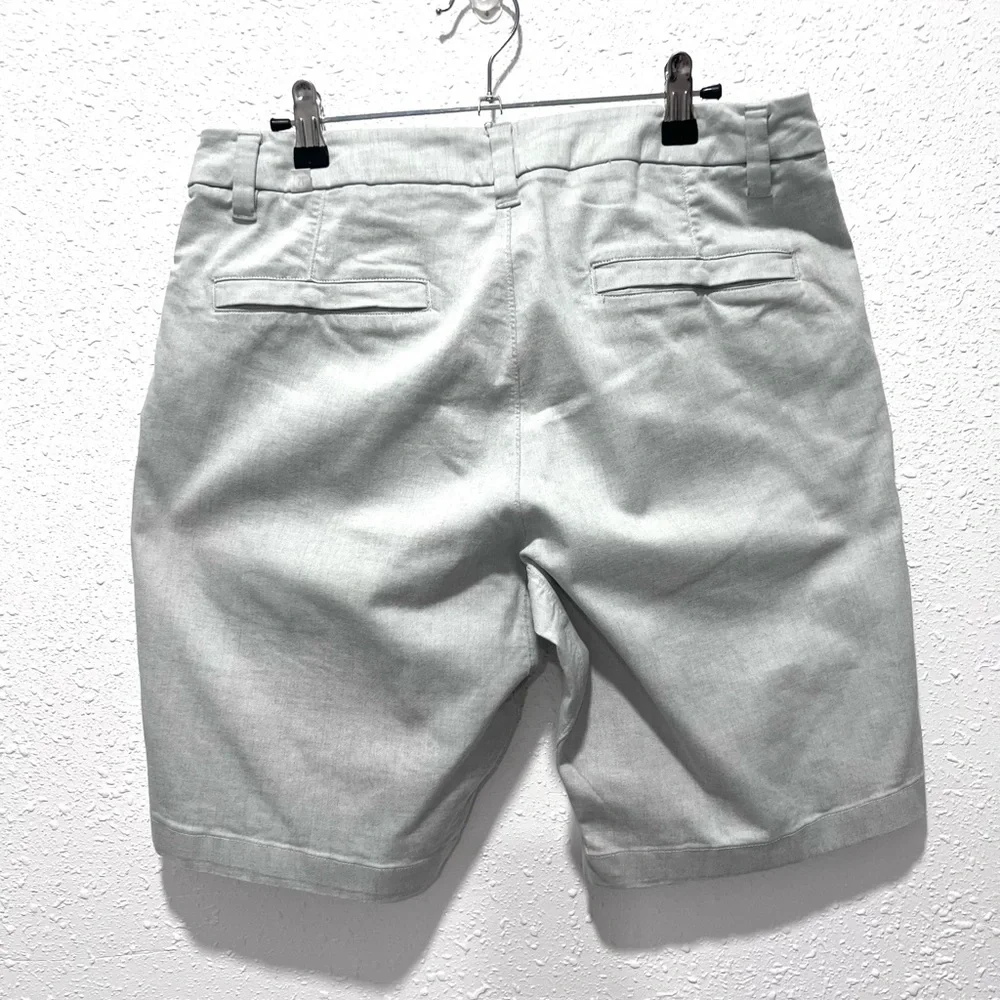 Lululemon qwick oxford Gray Flat Front‎ Shorts 31